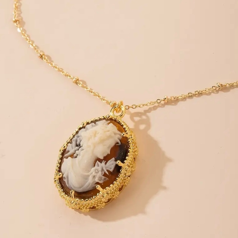 New! Vintage Style Cameo Necklace